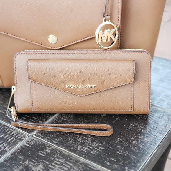 Michael Kors Jet Set Large Tote & Wallet Bundle - Picture 3 of 8